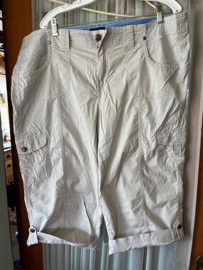 Women's khakis capri pants 16W light fabric